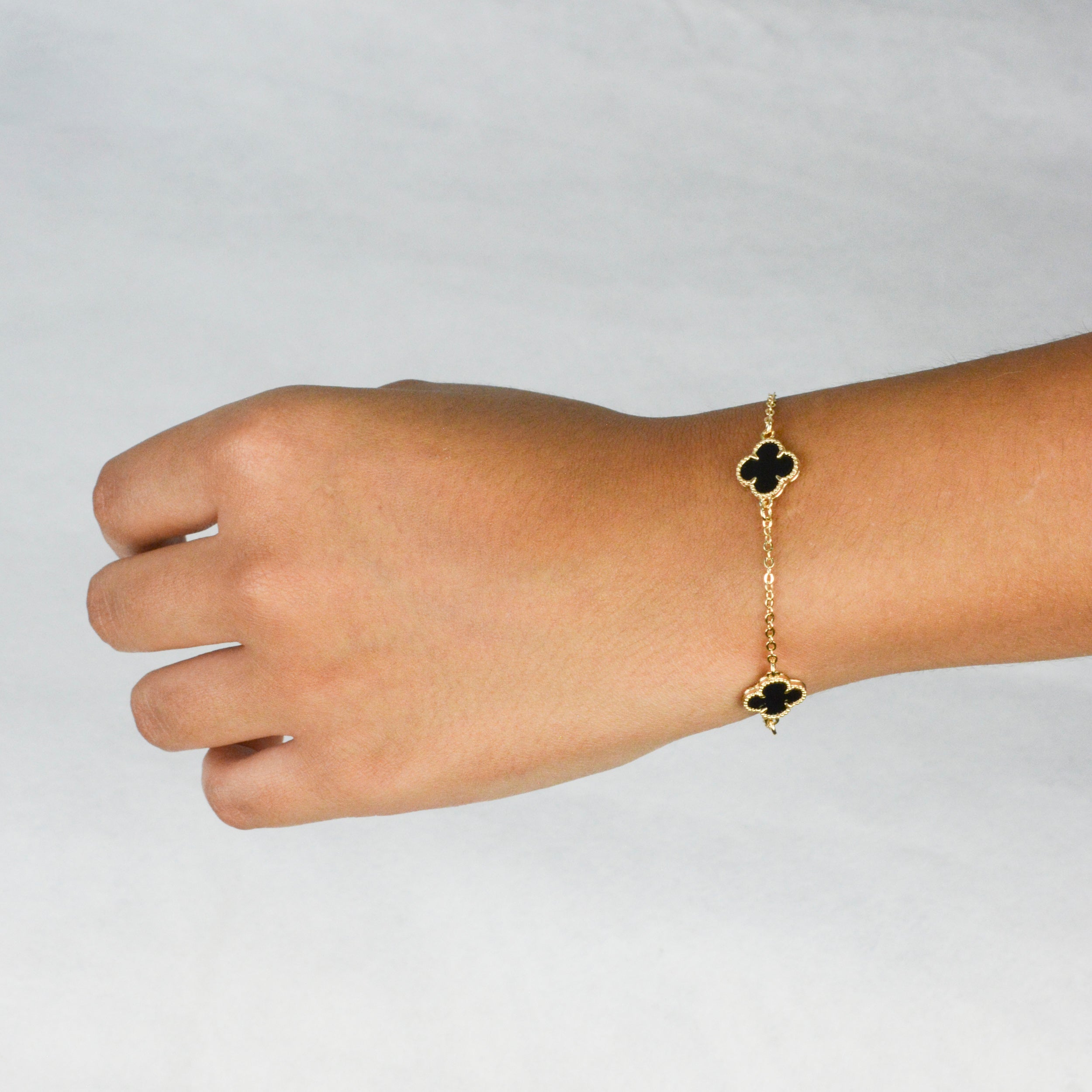 Pulsera Trébol Lux Negro | Oro laminado