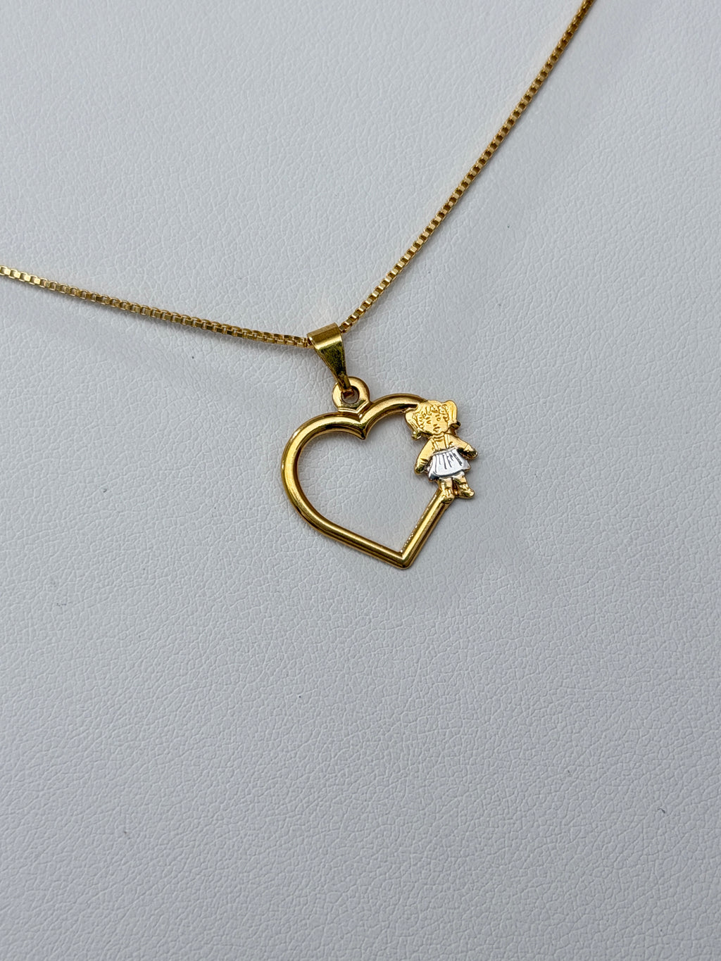 Dije corazón niña