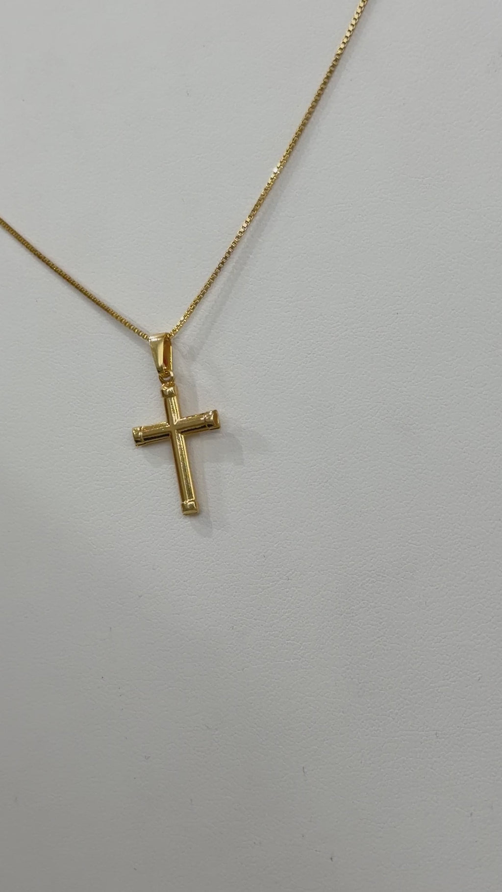 Dije cruz cilíndrica