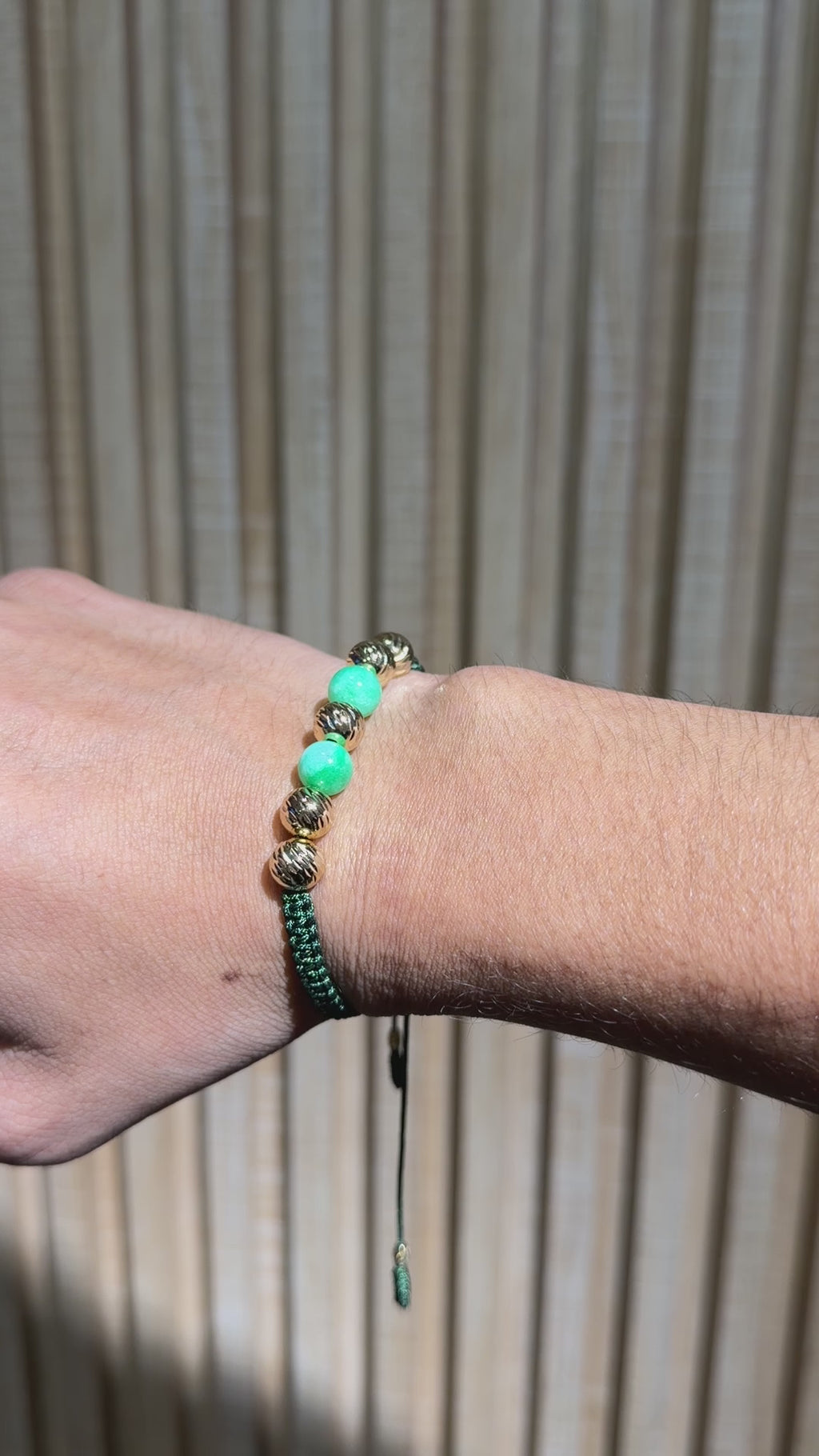 Pulsera tejida