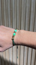 Pulsera tejida